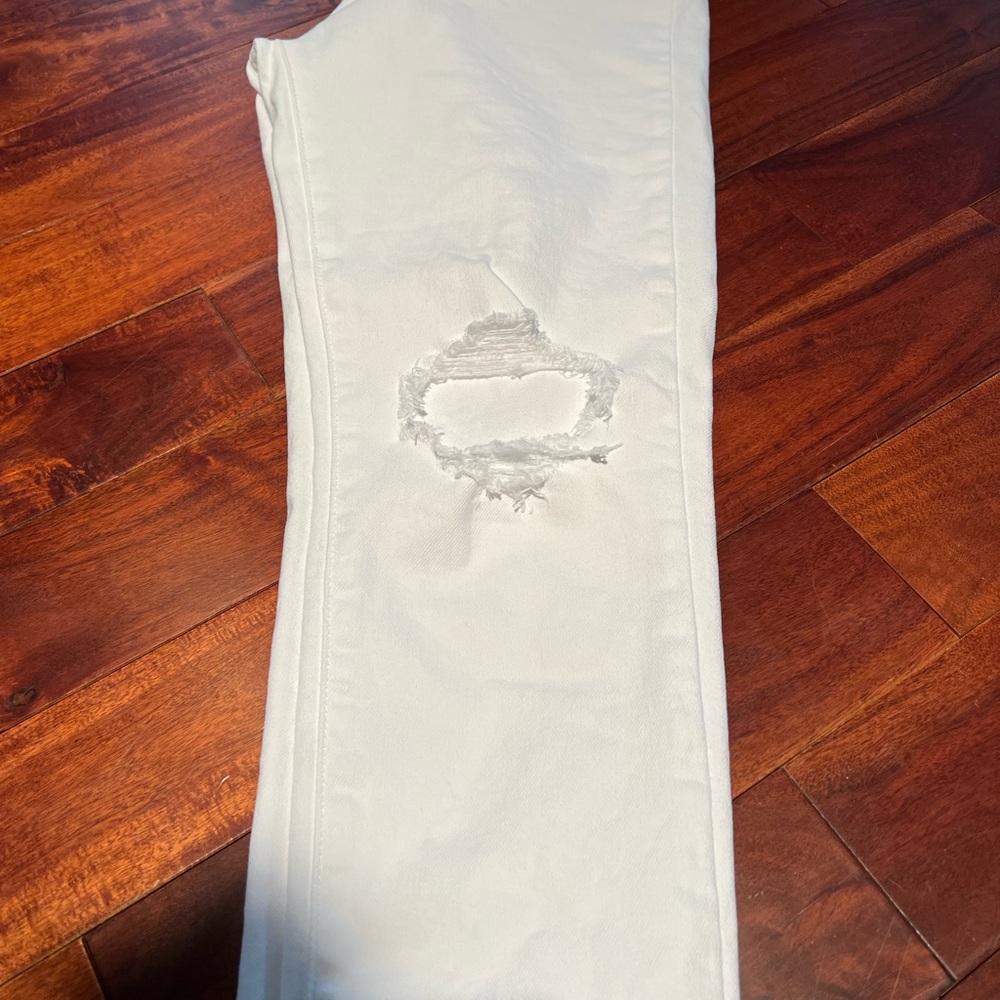 Womens Levi white jeans!!